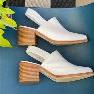 Intentionally Blank Sz 7 White Leather Slingbacks